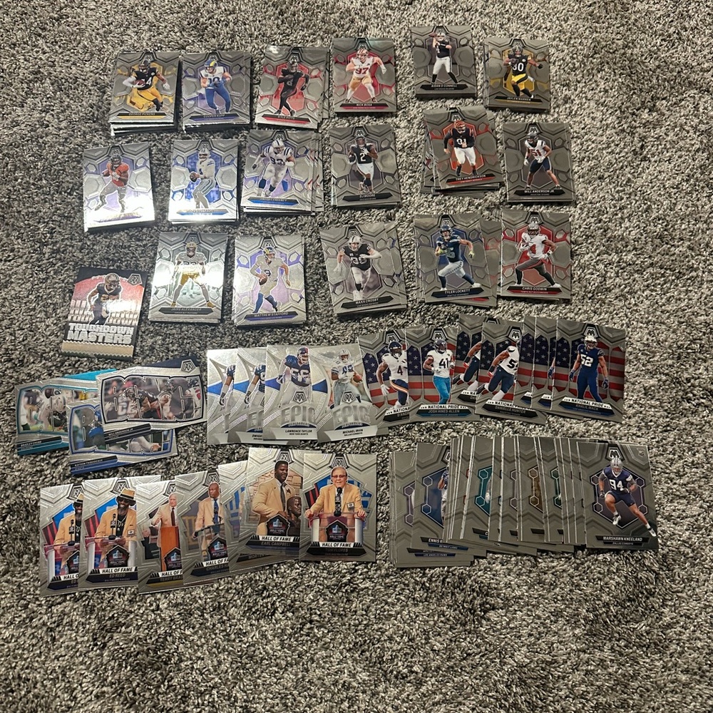 Lot of 221 - 2024 Panini Mosaic base vets and Rookie football cards